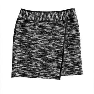 White House Black Market Black White Tweed Skirt with Faux Leather Trim Sz 0.